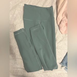 LULULEMON leggings!!! Size 2! 25’’